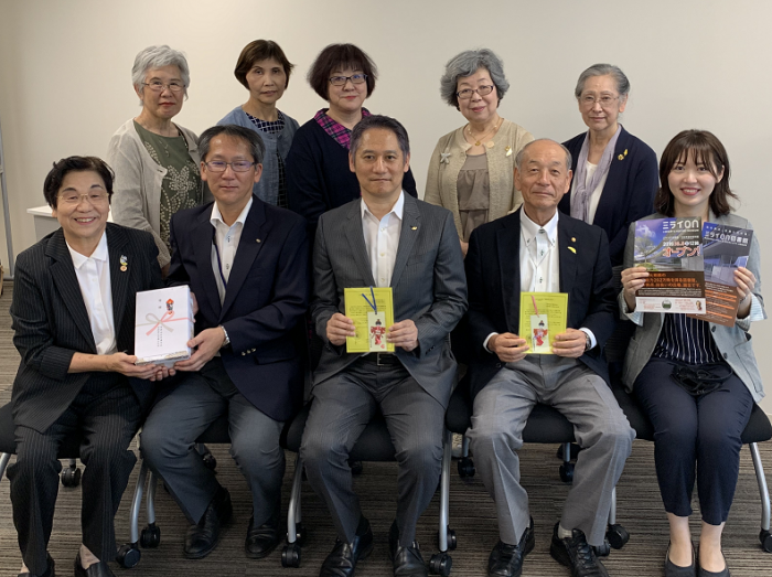 長崎更生保護女性会から栞 しおり をいただきました ミライon図書館